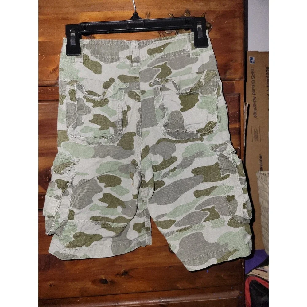 Boys size 5 cargo shorts (AH17)